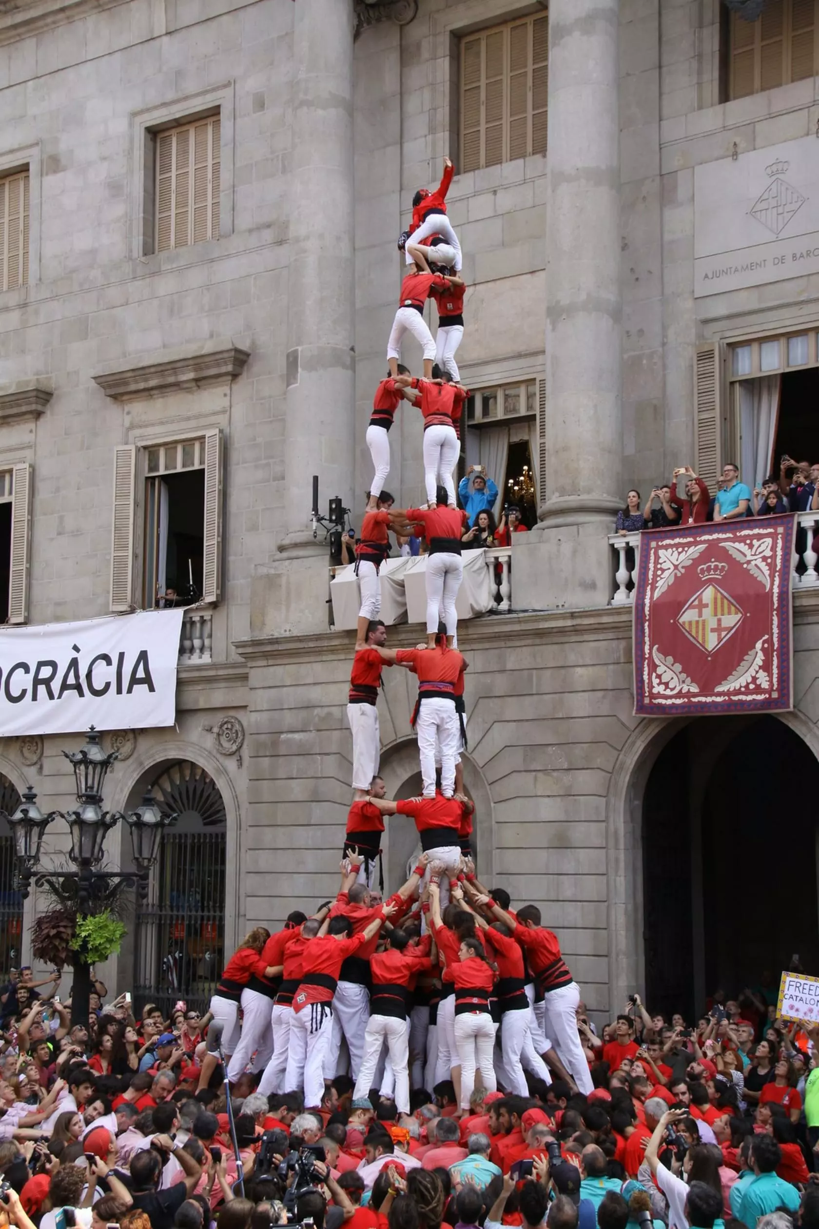 3 de 9 amb folre dels Castellers de Barcelona. Diada de la Mercè Històrica, 2017