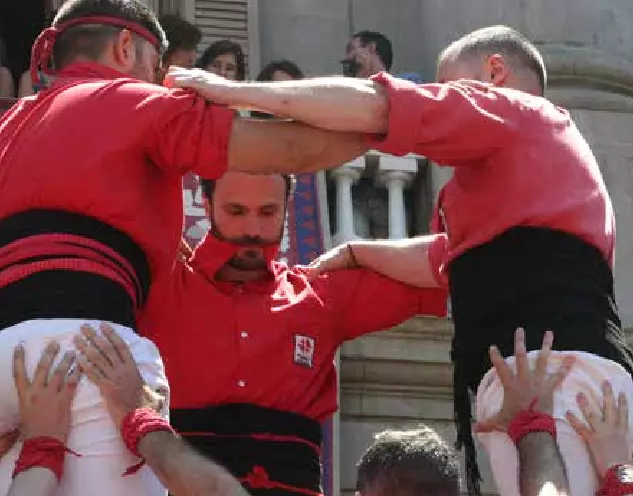 Detall terços 3 de 9 amb folre. Plaça Sant Jaume