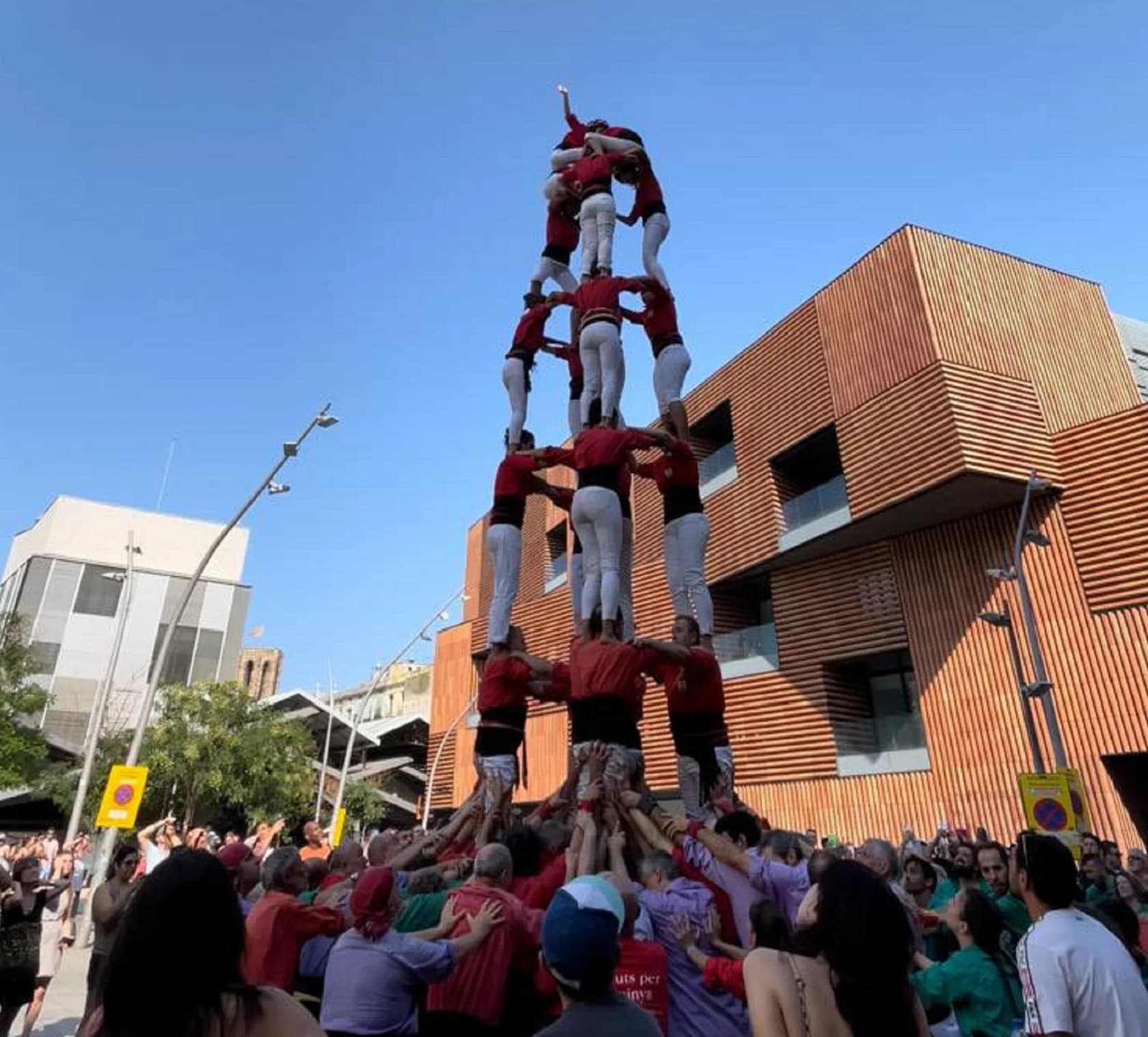 Castells de 7 en plena onada de calor