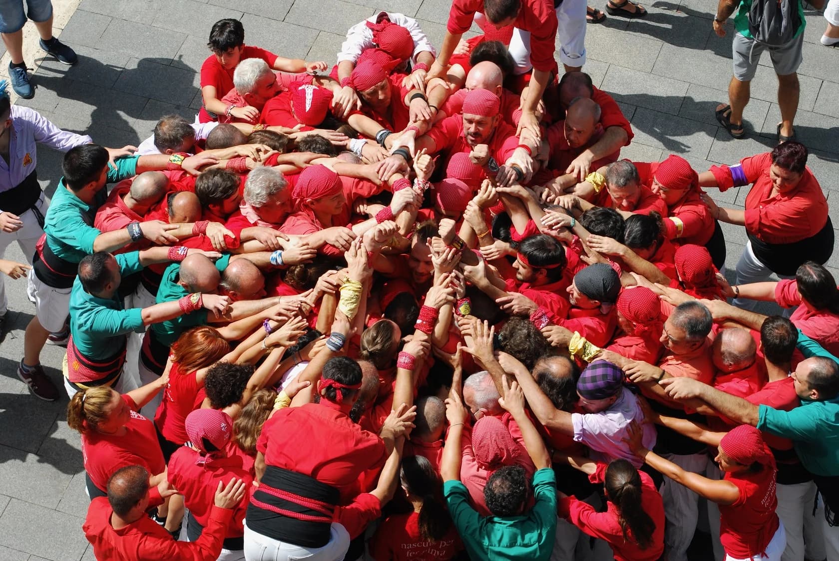 Pinya de 2 de 7 dels Castellers de Barcelona a la Festa Major de Sabadell