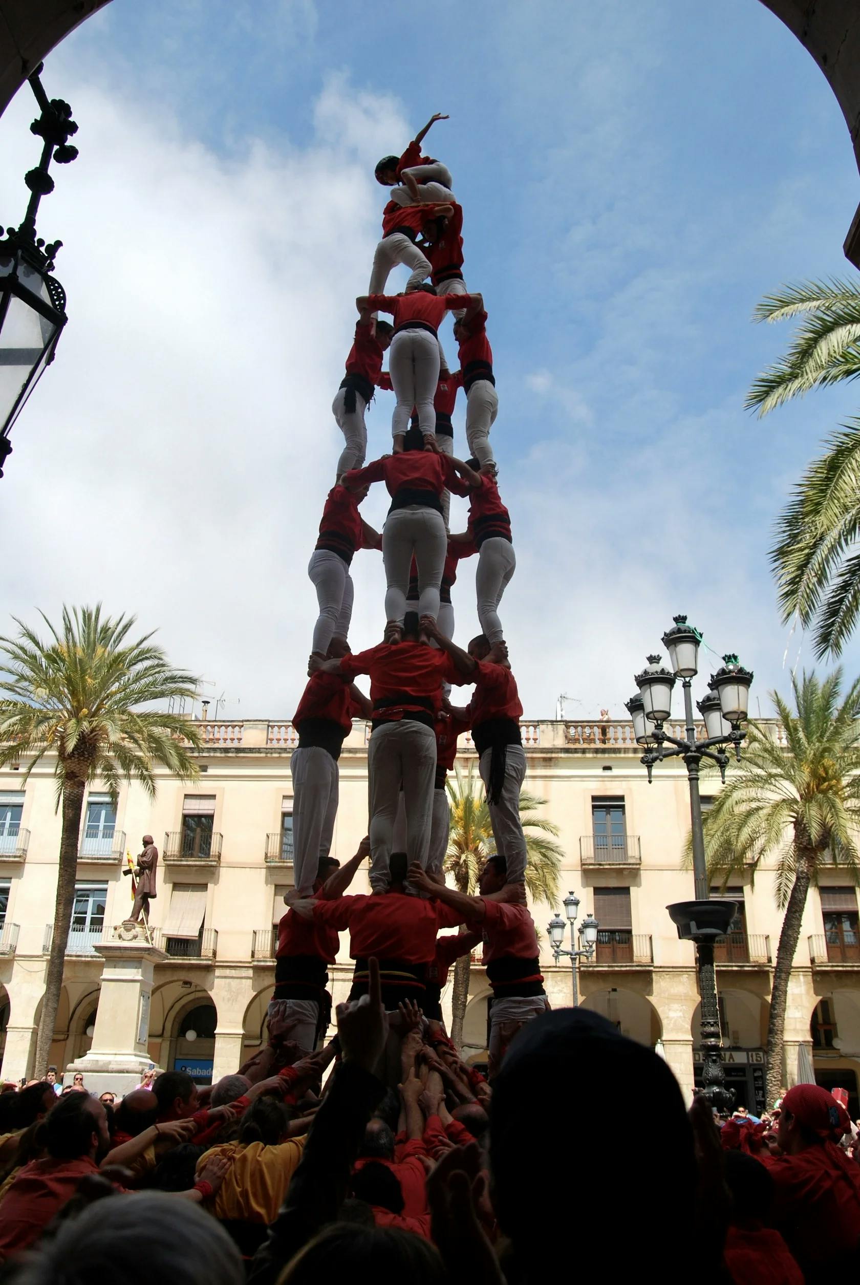 4 de 8 descarregat pels Castellers de Barcelona a la diada de St. Jordi a Vilanova i la Geltrú