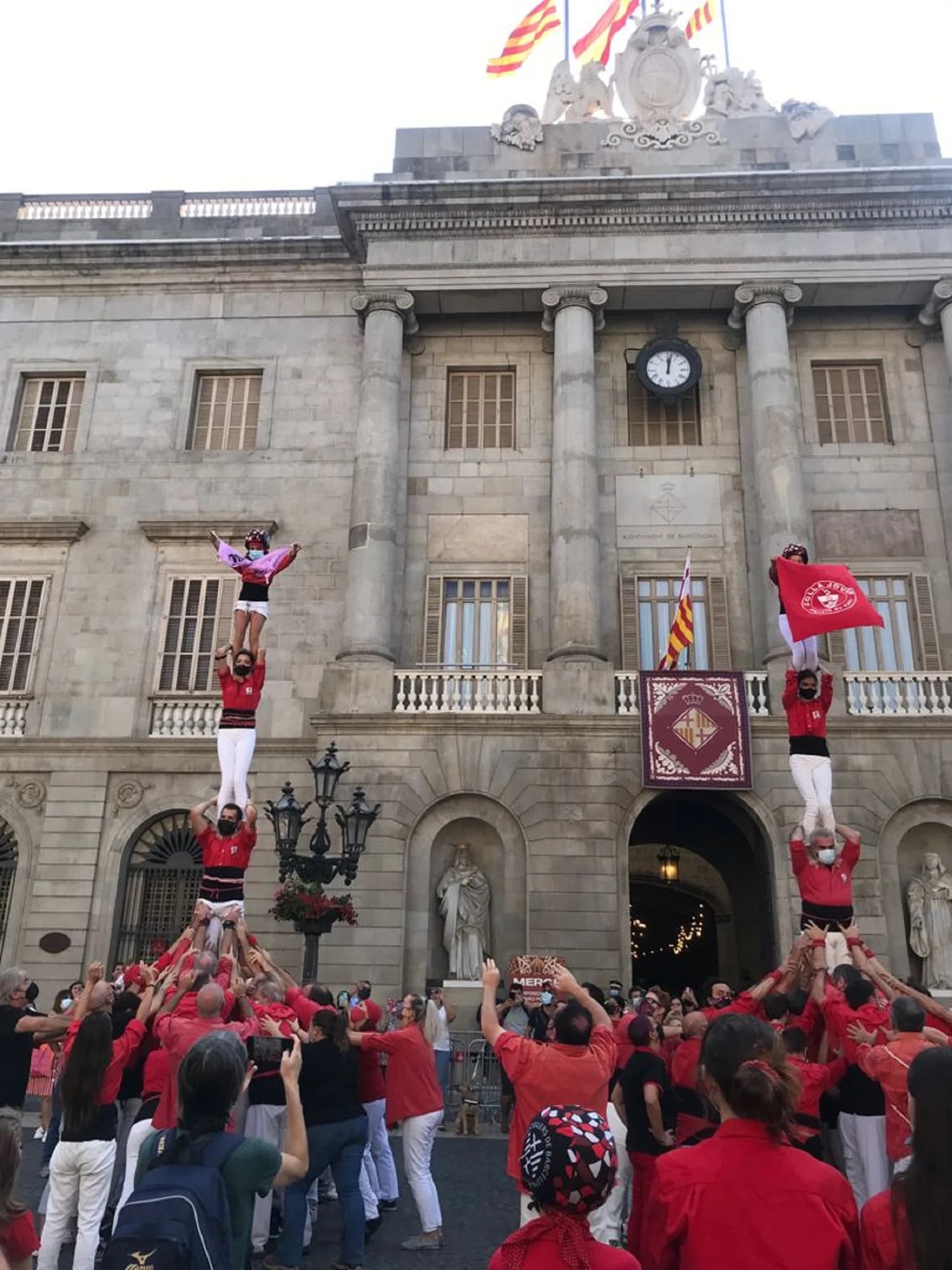 Dos pilars de 4 a la Plaça Sant Jaume