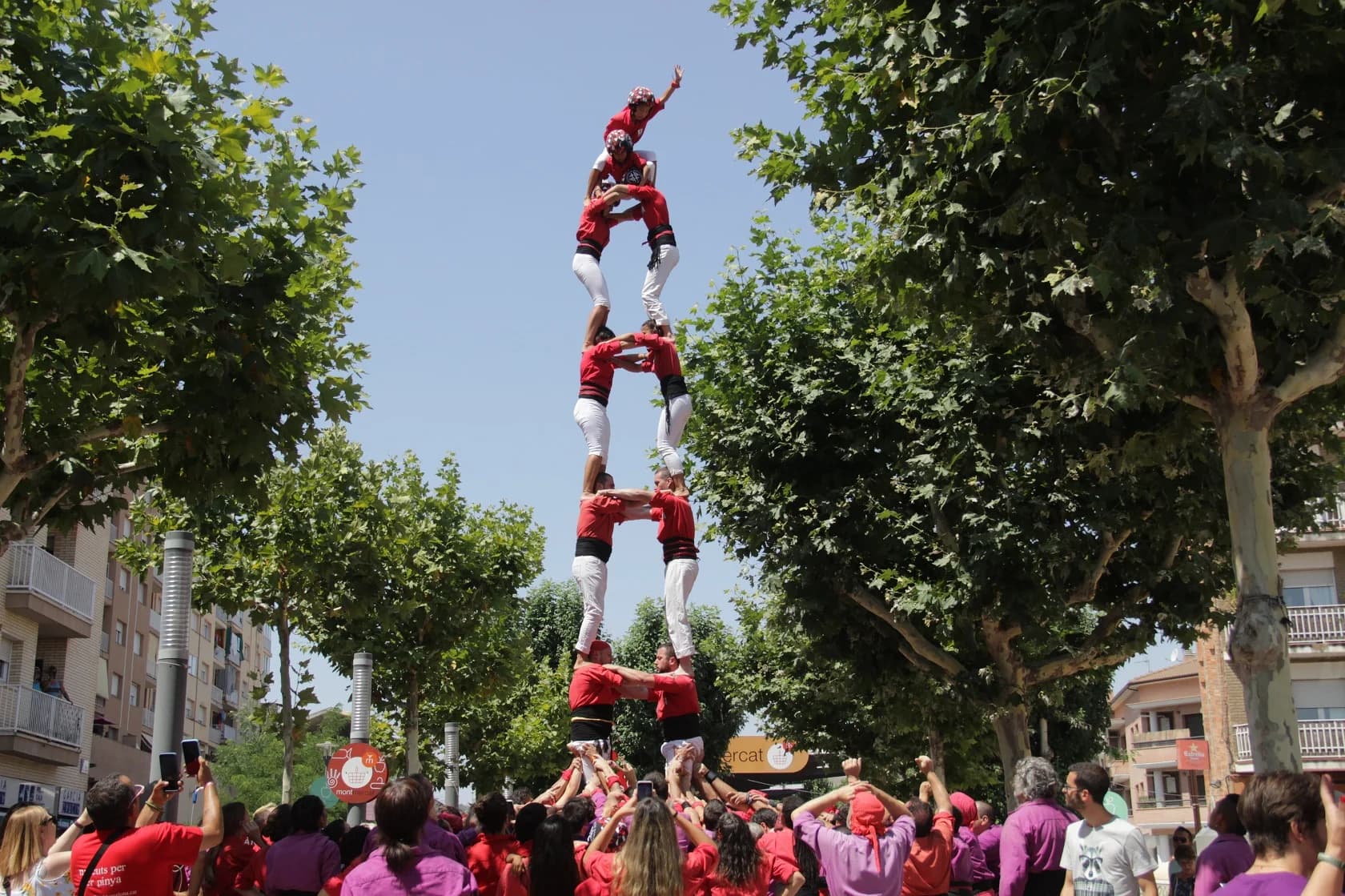 2 de 7 dels Castellers de Barcelona a Santa Margarida de Montbui