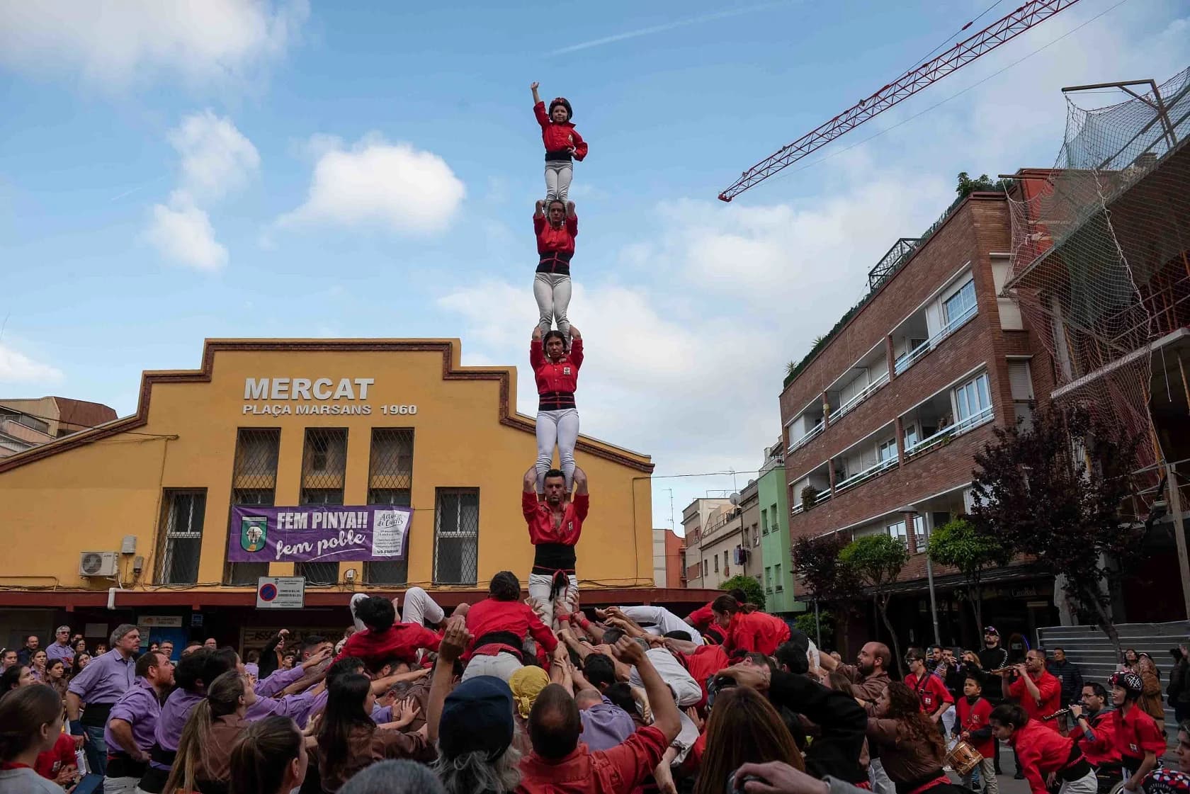 4d7a carregat pels Castellers de Barcelona a Cornellà